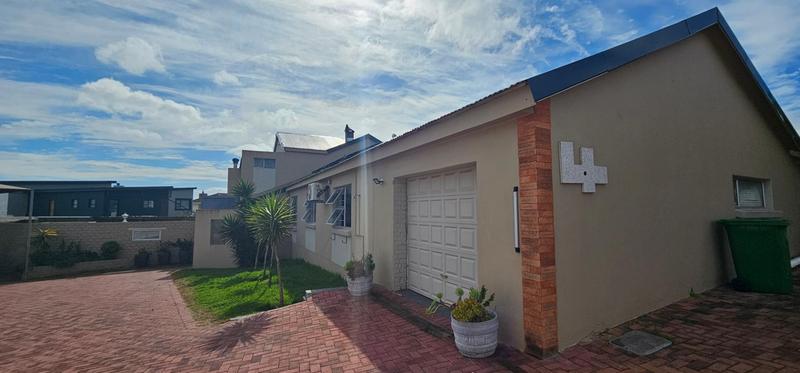 4 Bedroom Property for Sale in Myburgh Park Western Cape